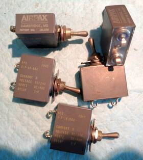1-7-1f-502 Airpax One New / Nos Ap1 Circuit Breaker Switch 5a 50/240v 400hz
