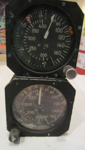 Astek Intercontinental B0245582107 Lot Of 2 Frozen Knobs Debris In 1 Face Allowable Air Speed Mach Airspeed