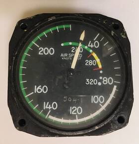 Bendix 1426-47p-b17 Air Speed Indicator 40-400 Kts