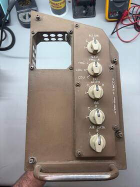 233u2205-44 Boeing 747-400 Aircraft Source Select Panel