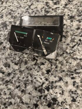 C66951-0102 Cessna Aircraft Co. 172 Oil Pressure And Temp Gauge