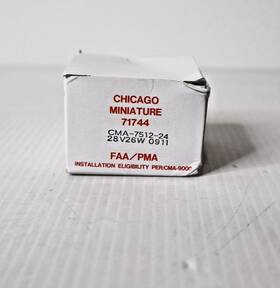 Cma-7512-24 Chicago Miniature 71744 Lamp Bulb 28v / 26w 6 Available Cma-7512-24 Chicago Miniature 71744 Lamp Bulb 28v / 26w 6 Available