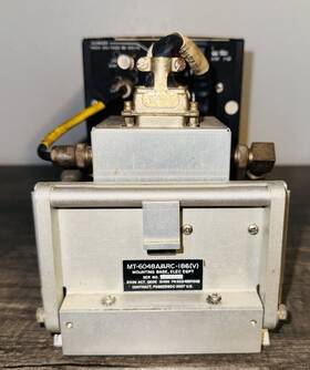 622-4038-002 Collins Rt-1300/arc-186 Receiver-transmitter Radio With Mounting Base Mt6048 622-4038-002 Collins Rt-1300/arc-186 Receiver-transmitter Radio With Mounting Base Mt6048