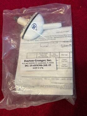 Dg25arm300-20e-55 Dayton-granger Antenna Feed Thru Insulator P/n New Surplus