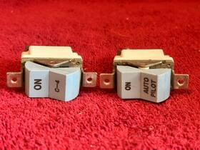Klixon 20tc2-15 Lot Of 2 Rocker Switches On/c-4 On/autopilot P/n 20tc2-ba-5