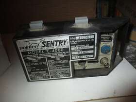 402567 Pointer Emergency Locator Transmitter Model C-4000 Untested Core/collectible