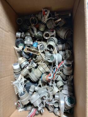 Pius-024 Various Assorted Round Connectors - Used Condition