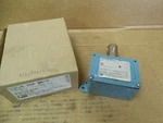 United Electric Pressure Switch J6-266 9610 100 Psi 6.9 Bar 15A 480VAC 1/4" Used. Fixed Price $40.00.